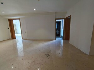 Room in 3 BHK Apartment at Raheja Imperia, Worli – for Rent