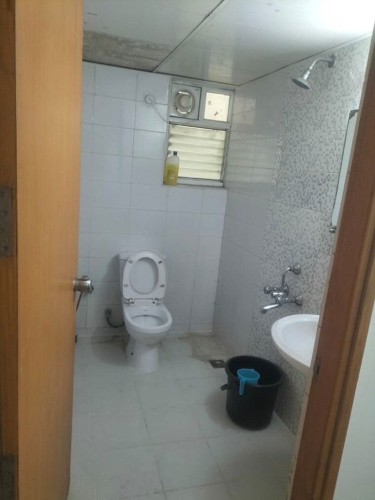 Bathroom, mantri-celestia 2.5 Bedroom 1250 Sq.Ft. Apartment In Gachibowli Hyderabad 10213294