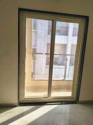 Room in 2 BHK Apartment at Kharadi Gaon – for Rent