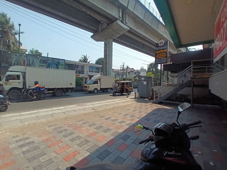 Gym, tripunithura Commercial Showroom 4200 Sq.Ft. In Tripunithura Kochi 10196615