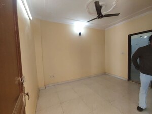 Room in 3 BHK Apartment at Maidan Garhi – for Rent