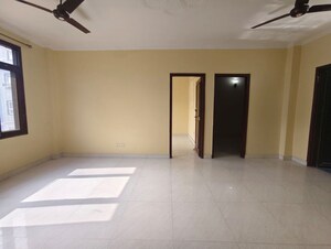 Room in 3 BHK Apartment at Maidan Garhi – for Rent