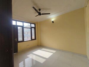 Room in 3 BHK Apartment at Maidan Garhi – for Rent