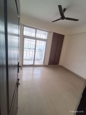 Room in 3 BHK Apartment at Mahagun Moderne, Sector 78 – for Rent