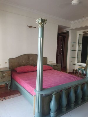 Bedroom in 4 BHK Apartment at Oberoi Crest, Khar West – for Rent