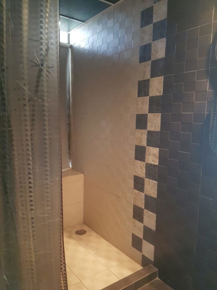 Bathroom, oberoi-crest 4 Bedroom 2000 Sq.Ft. Apartment In Khar West Mumbai 10213378