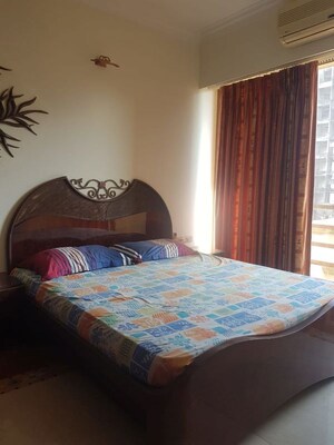 Bedroom in 4 BHK Apartment at Oberoi Crest, Khar West – for Rent