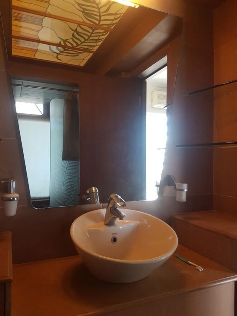 Bathroom, oberoi-crest 4 Bedroom 2000 Sq.Ft. Apartment In Khar West Mumbai 10213378