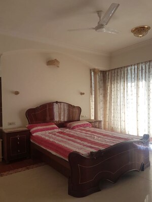 Bedroom in 4 BHK Apartment at Oberoi Crest, Khar West – for Rent