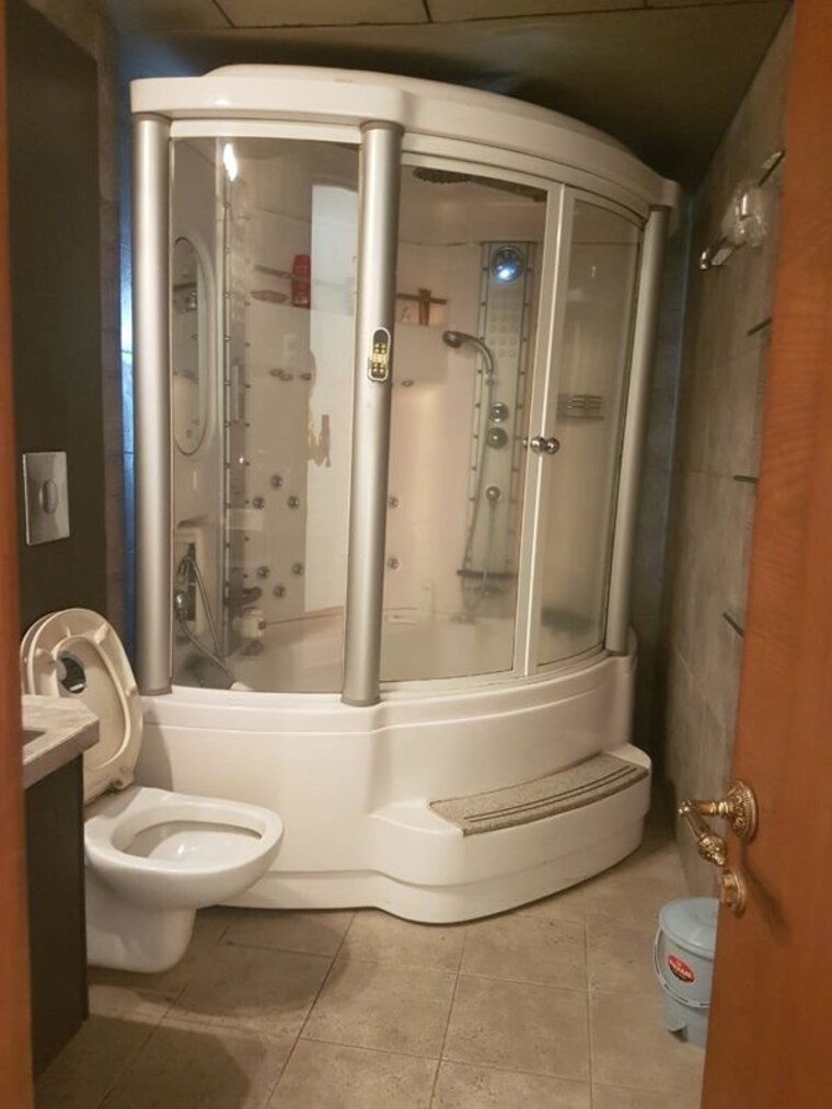 Attached Bathroom, oberoi-crest 4 Bedroom 2000 Sq.Ft. Apartment In Khar West Mumbai 10213378