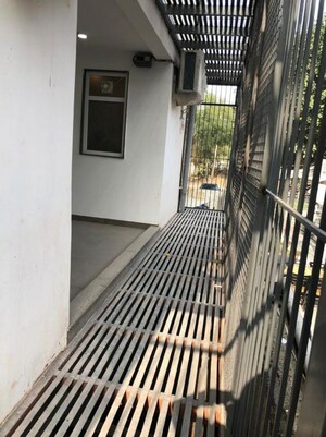 Balcony in 3 BHK Builder Floor at Dlf Phase iv – for Sale