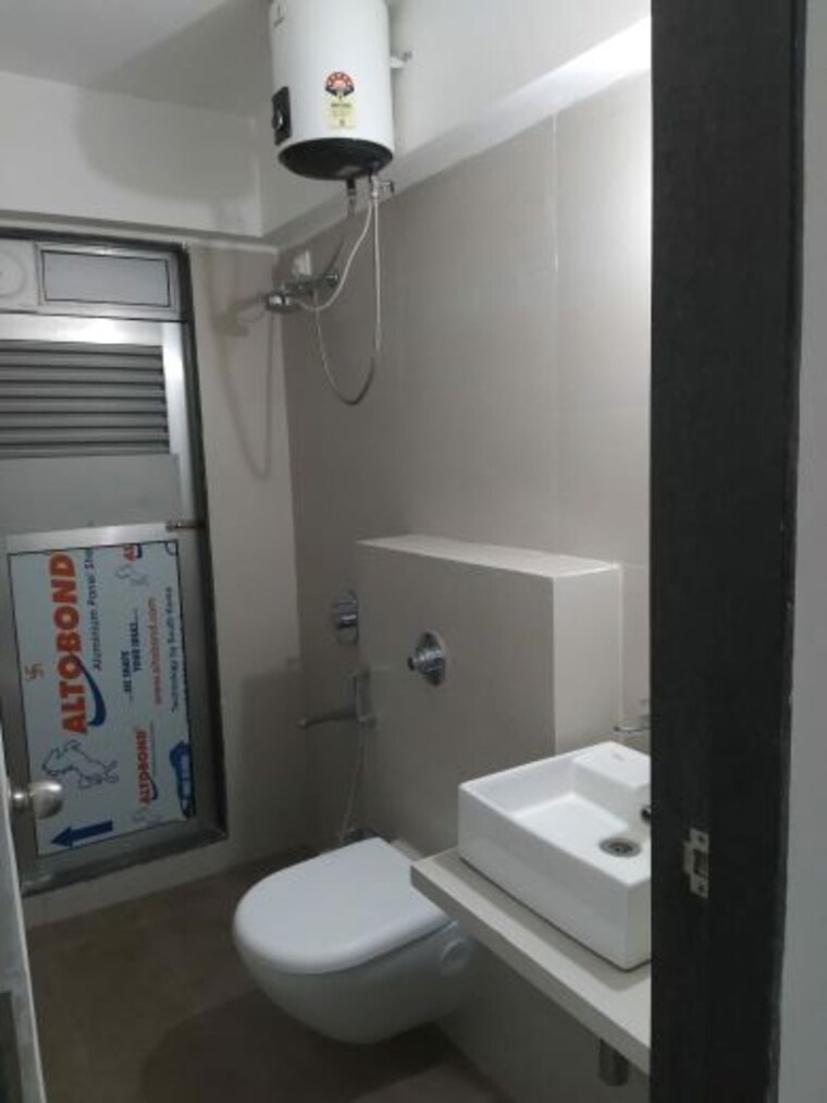 Bathroom, mayfair-the-view 2 Bedroom 619 Sq.Ft. Apartment In Vikhroli West Mumbai 10213406