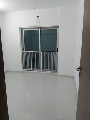 Room in 2 BHK Apartment at Mayfair The View, Vikhroli West – for Rent