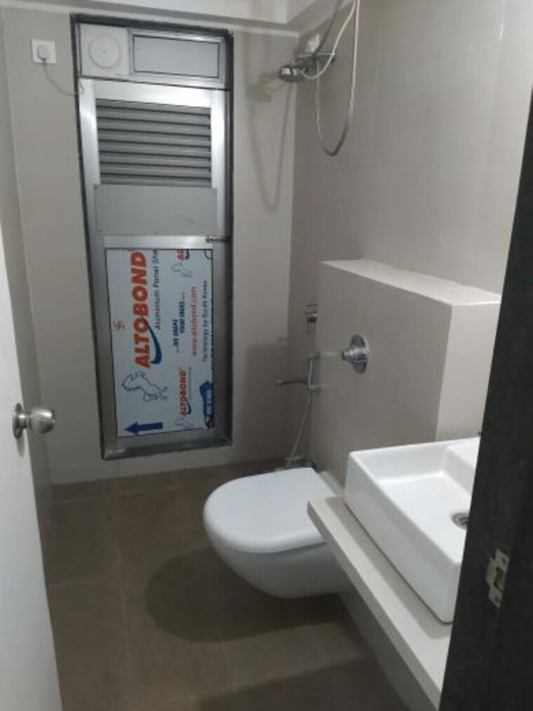 Bathroom, mayfair-the-view 2 Bedroom 619 Sq.Ft. Apartment In Vikhroli West Mumbai 10213406
