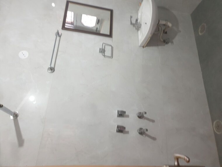 Bathroom, sector 19 3 Bedroom 3250 Sq.Ft. Independent House In Sector 19 Faridabad 10213416
