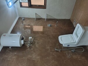 Parking in 2 BHK Builder Floor at Saket – for Rent