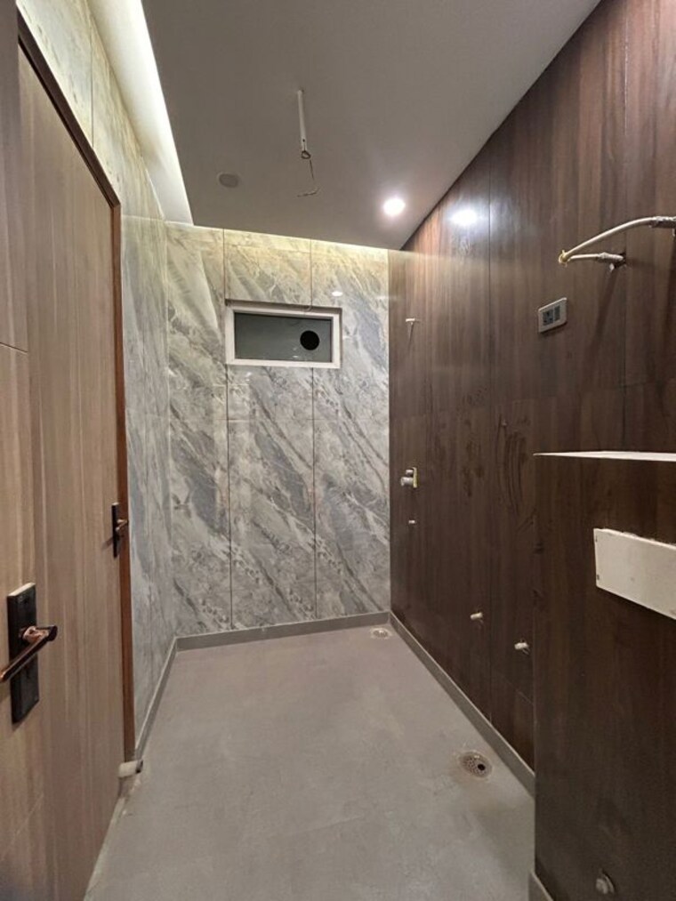 Bathroom, vishnu garden 3 Bedroom 1100 Sq.Ft. Builder Floor In Vishnu Garden Delhi 10213428