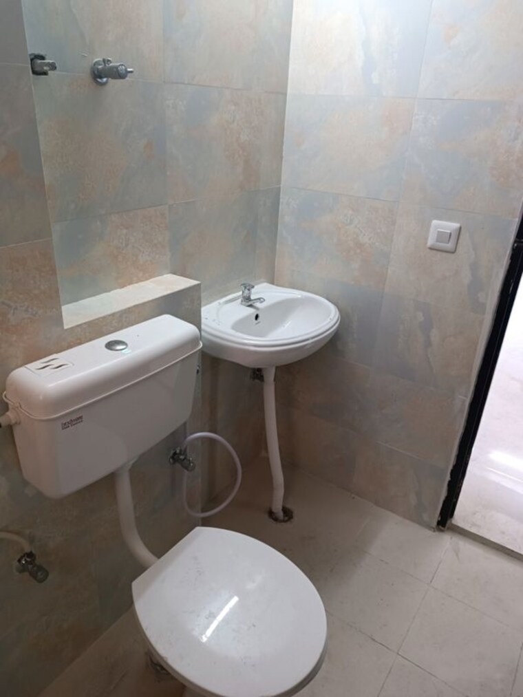 Bathroom, signature-the-serenas 2 Bedroom 531 Sq.Ft. Apartment In Sohna Sector 36 Gurgaon 10213434