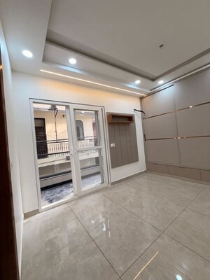 Parking in 3 BHK Builder Floor at Fateh Nagar – for Sale