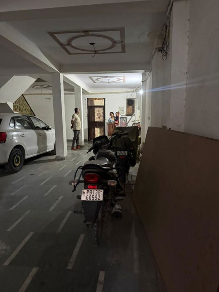  Parking, bhagwati garden 3 Bedroom 800 Sq.Ft. Builder Floor In Bhagwati Garden Delhi 10213576