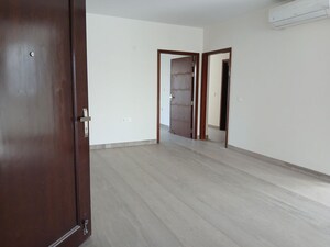 Room in 4 BHK Builder Floor at Sector 56 – for Rent