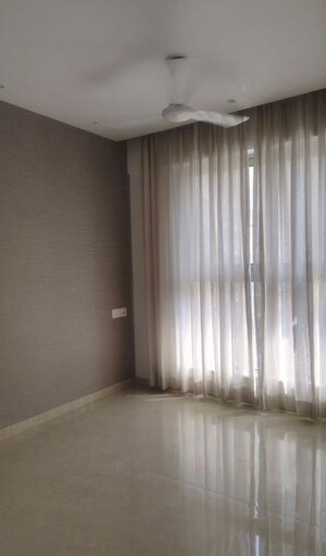 Room in 3 BHK Apartment at Hiranandani Highland, Powai – for Rent