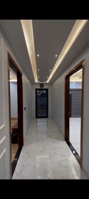 Building Lobby in 4 BHK Builder Floor at BPTP Parkland, Sector 75 – for Rent