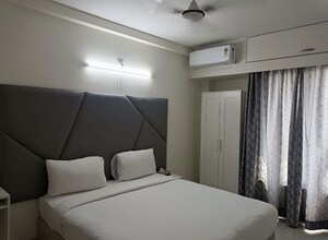 Bedroom in 2 BHK Apartment at Lake View Apartments Powai, Powai – for Rent