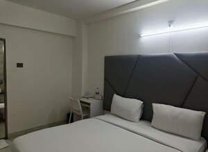 Furnished Amenities in 2 BHK Apartment at Lake View Apartments Powai, Powai – for Rent