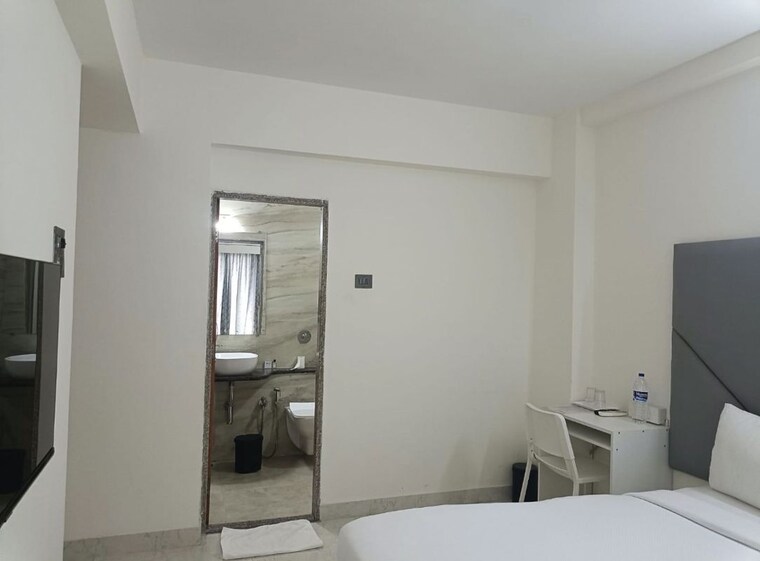 Room, lake-view-apartments-powai 2 Bedroom 700 Sq.Ft. Apartment In Powai Mumbai 10213643