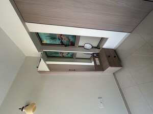 Furnished Amenities in 1.5 BHK Apartment at Sheth Zuri, Laxmi Nagar – for Rent