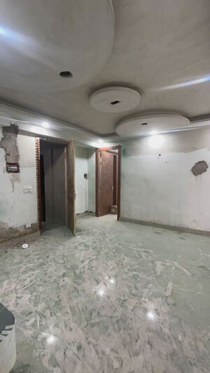 Room in 3 BHK Builder Floor at Sunder Apartment Noida, Sector 49 – for Sale