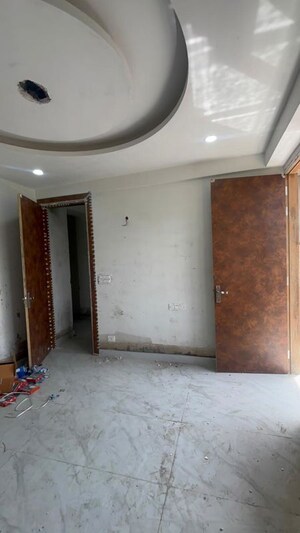 Building Lobby in 3 BHK Builder Floor at Sunder Apartment Noida, Sector 49 – for Sale
