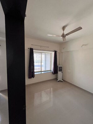 Room in 2.5 BHK Apartment at Vrindavan Elegance, Wakad – for Rent
