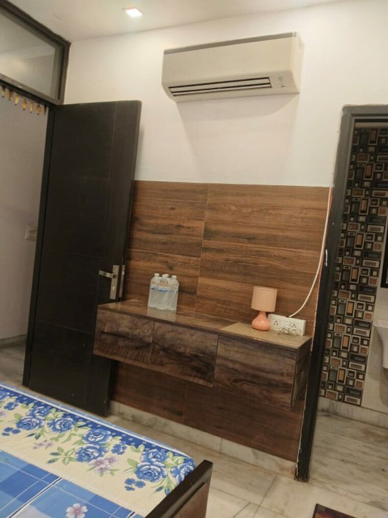 Bedroom, lajpat nagar 4 1 Bedroom 450 Sq.Ft. Builder Floor In Lajpat Nagar 4 Delhi 10139287