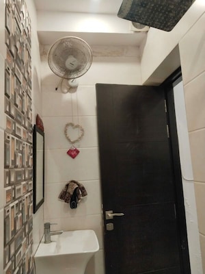 Furnished Amenities in 1 BHK Builder Floor at Lajpat Nagar 4 – for Rent