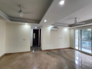 Room in 4 BHK Builder Floor at Unitech South City 1, South City 1 – for Rent