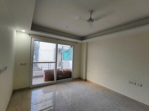 Room in 4 BHK Builder Floor at Unitech South City 1, South City 1 – for Rent
