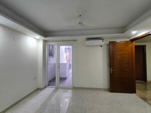 Room in 4 BHK Builder Floor at Unitech South City 1, South City 1 – for Rent