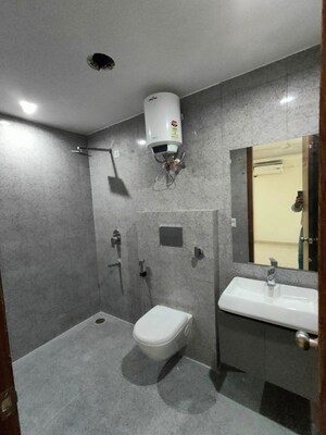 Bathroom in 4 BHK Builder Floor at Unitech South City 1, South City 1 – for Rent