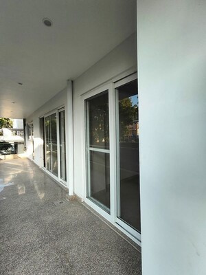 Room in 4 BHK Builder Floor at Unitech South City 1, South City 1 – for Rent