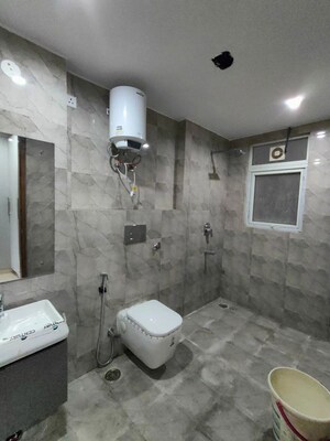 Bathroom in 4 BHK Builder Floor at Unitech South City 1, South City 1 – for Rent