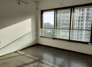 Room in 3 BHK Apartment at Kalpataru Aura, Ghatkopar West – for Rent