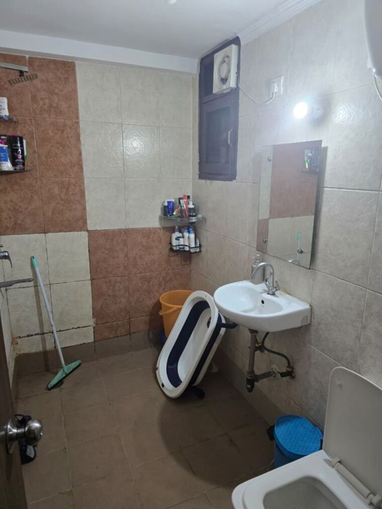 Bathroom, dwarka 3 Bedroom 1650 Sq.Ft. Apartment In Dwarka Delhi 10213842