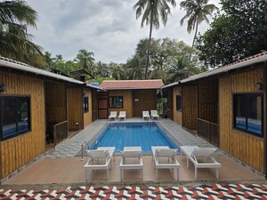 Swimming Pool in 6 BHK Villa at Candolim – for Rent