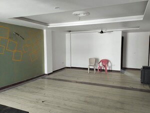 Room in 3 BHK Builder Floor at Sector 9a – for Sale