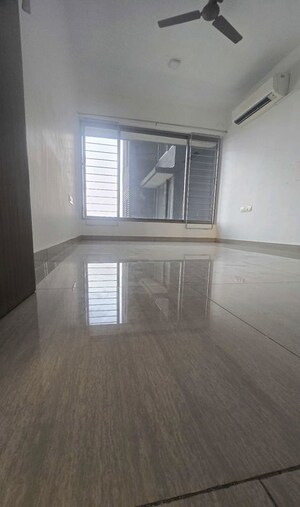 Room in 3 BHK Apartment at Wadhwa The Address Boulevard, Ghatkopar West – for Rent