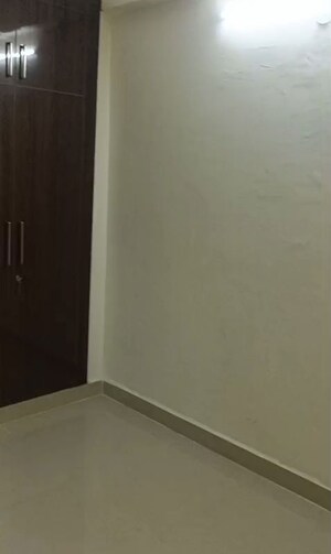 Room in 3 BHK Apartment at Amrapali Terrace Homes, Tech Zone 4 Greater Noida – for Rent