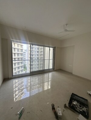 Room in 4 BHK Apartment at Ghatkopar East – for Rent