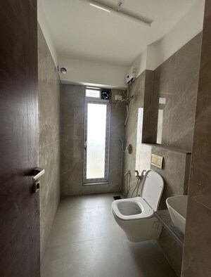 Bathroom in 4 BHK Apartment at Ghatkopar East – for Rent